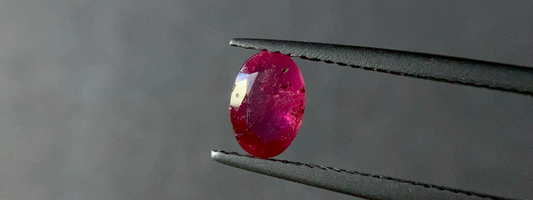 玻璃充填紅寶石 - Glass Filled Ruby