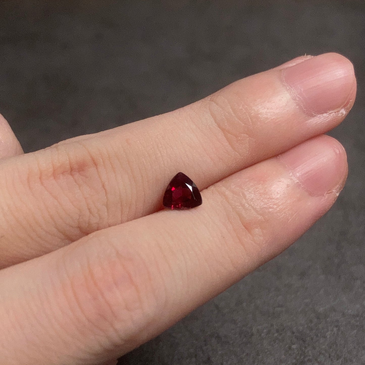 0.93 Carat Rhodolite 紫牙烏 (鎂鋁鐵鋁榴石)