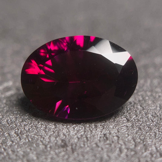 3.75 Carat Rhodolite 紫牙烏 (鎂鋁鐵鋁榴石)