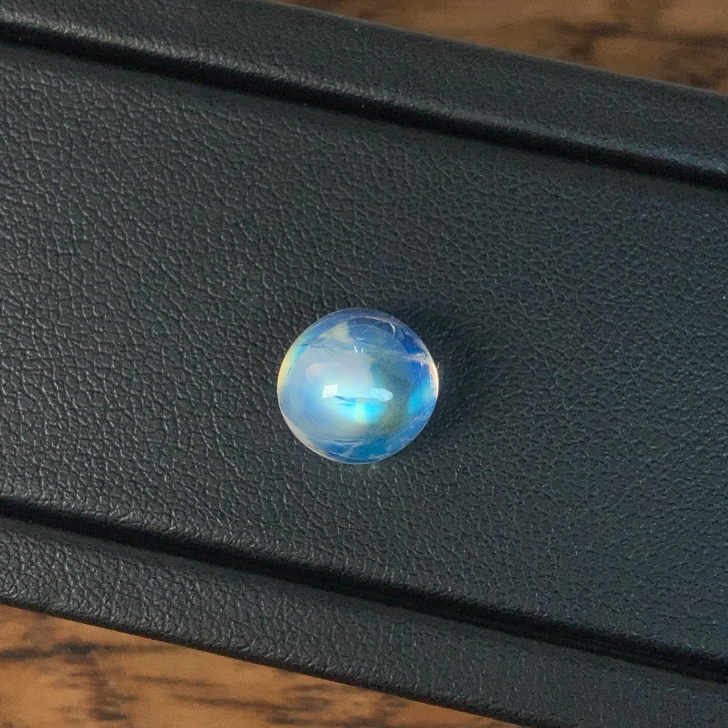 4.17 Carat Rainbow Moonstone 彩虹月亮石