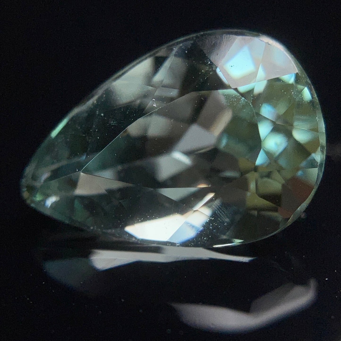 3.6 Carat Hiddenite 綠鋰輝 (經輻照處理)