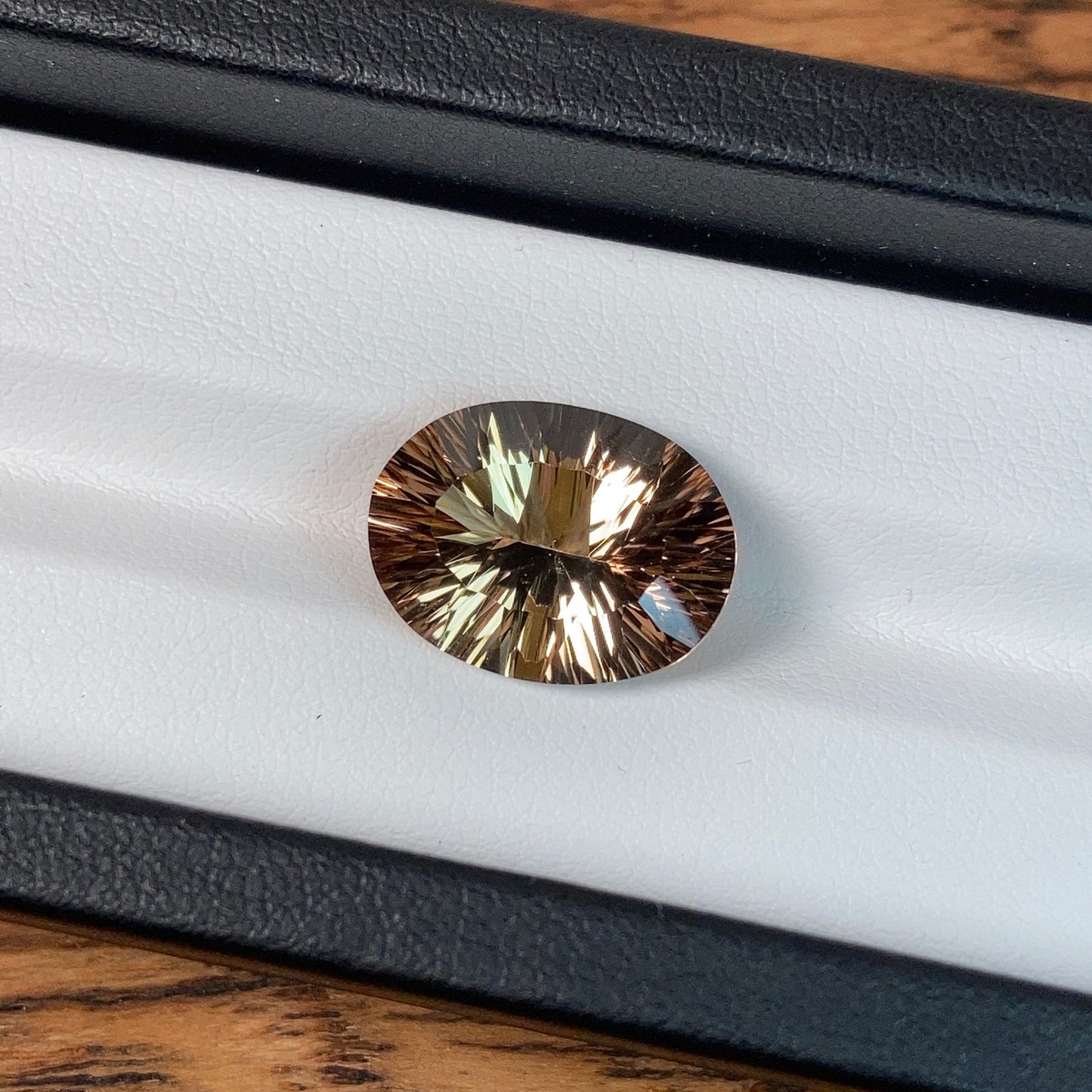 10.67 Carat Imperial Topaz 托帕石