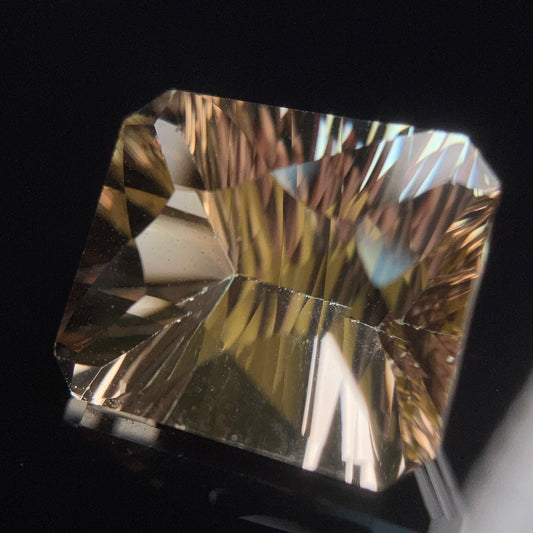 7.47 Carat Imperial Topaz 托帕石