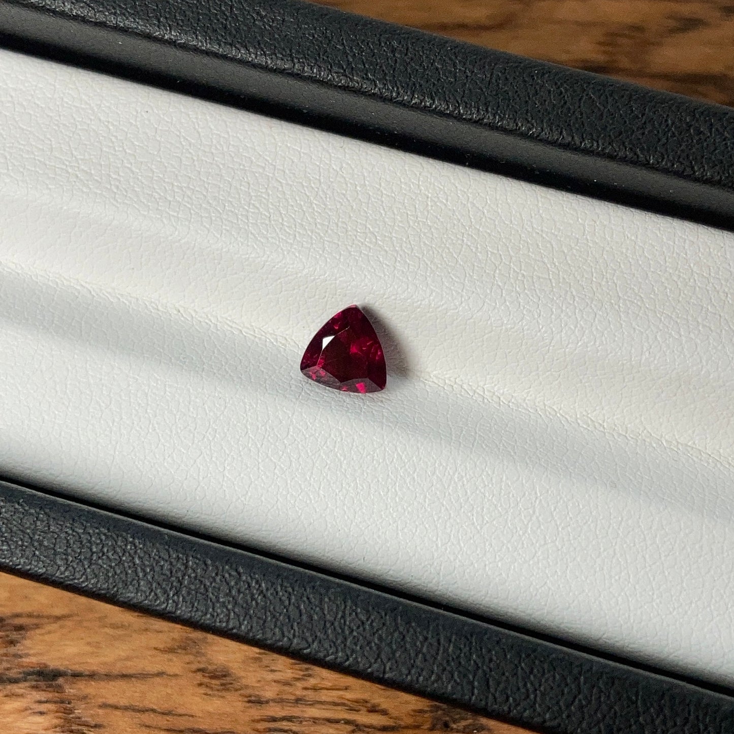 1.07 Carat Rhodolite 紫牙烏 (鎂鋁鐵鋁榴石)