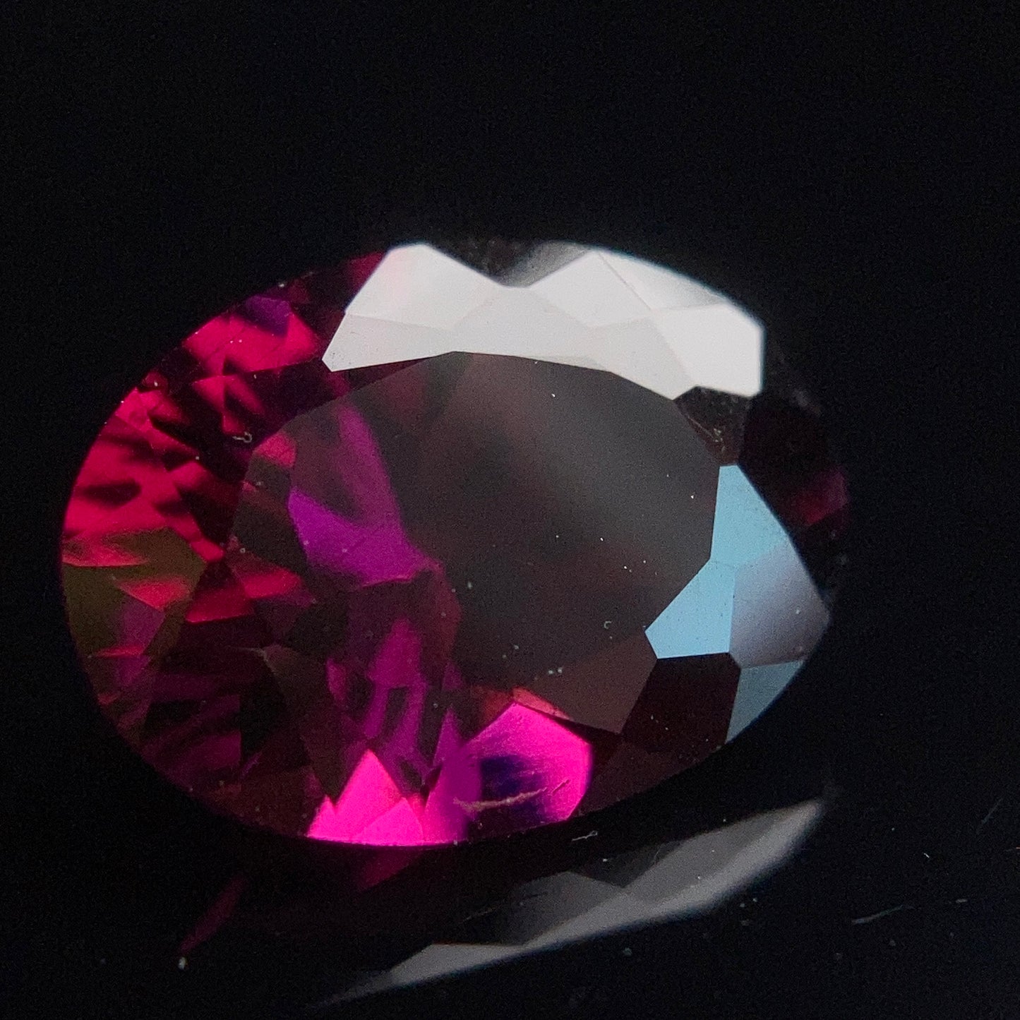 2.28 Carat Rhodolite 紫牙烏 (鎂鋁鐵鋁榴石)