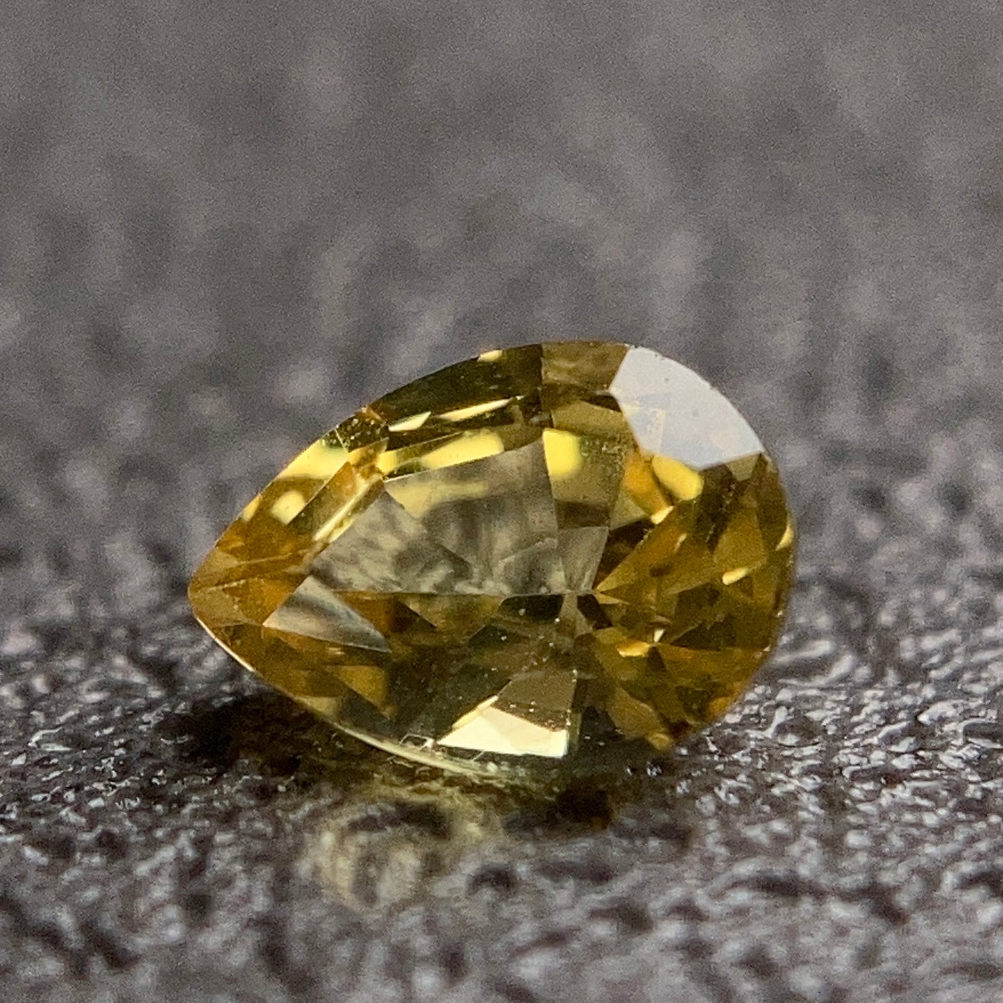 0.25 Carat Sapphire 黃色藍寶石 (經熱處理)