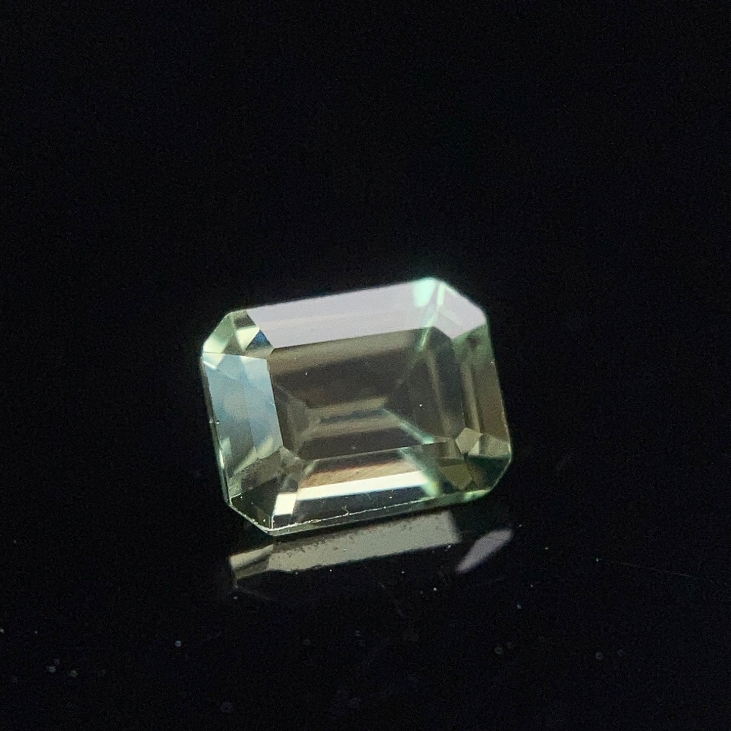 0.27 Carat Sapphire 綠色藍寶石