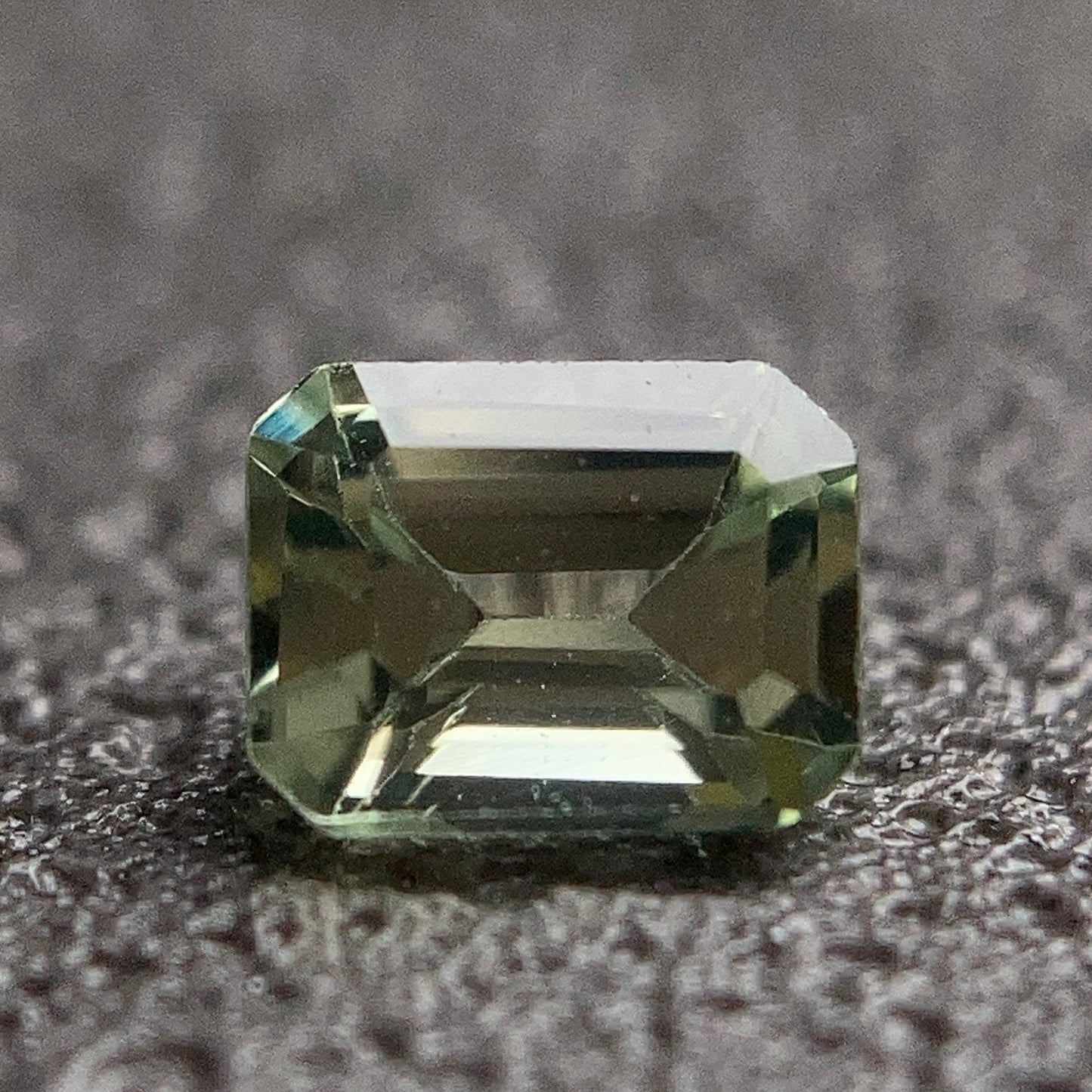 0.27 Carat Sapphire 綠色藍寶石