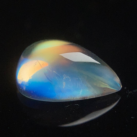 1.45 Carat Rainbow Moonstone 彩虹月亮石