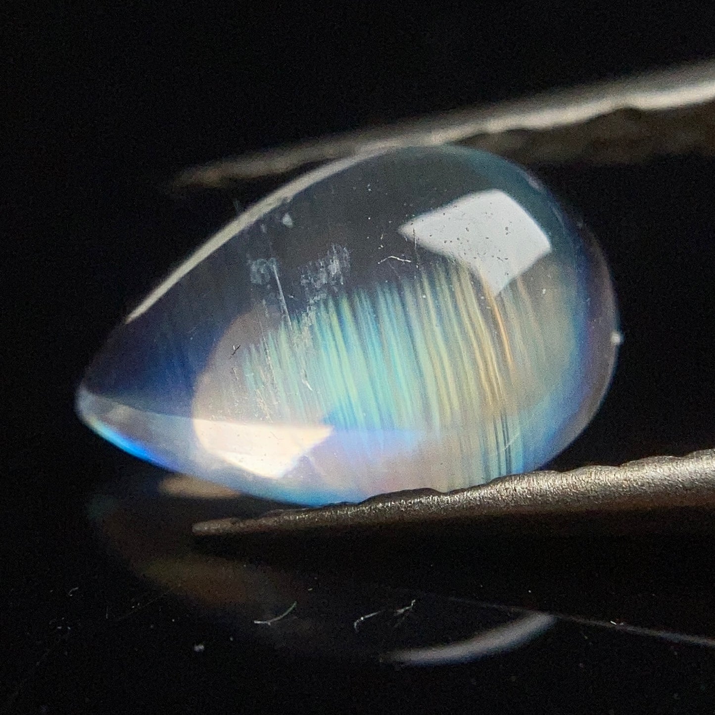 1.24 Carat Rainbow Moonstone 彩虹月亮石