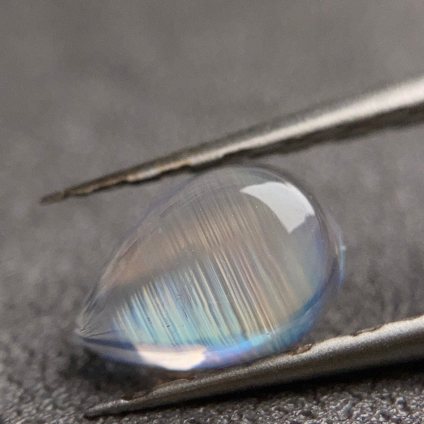 1.24 Carat Rainbow Moonstone 彩虹月亮石