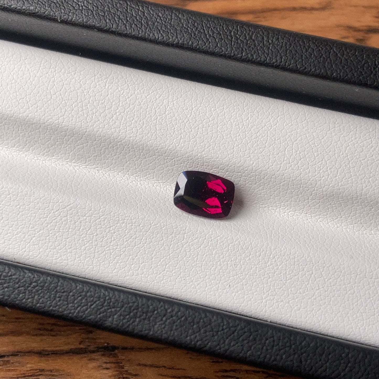 1.99 Carat Rhodolite 紫牙烏 (鎂鋁鐵鋁榴石)