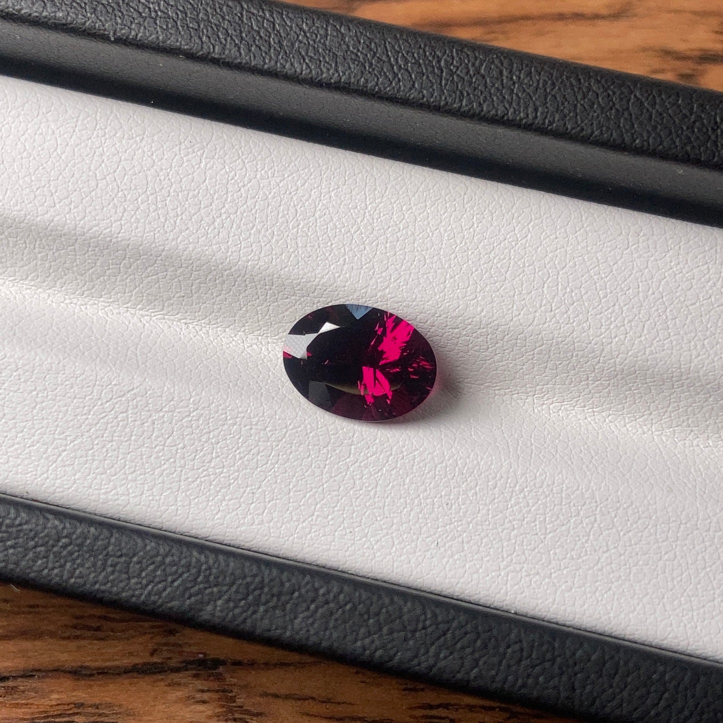 3.75 Carat Rhodolite 紫牙烏 (鎂鋁鐵鋁榴石)